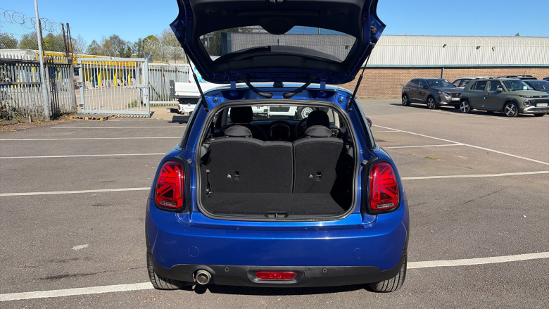 MINI Hatchback 1.5 Cooper Classic II 3dr Petrol Hatchback